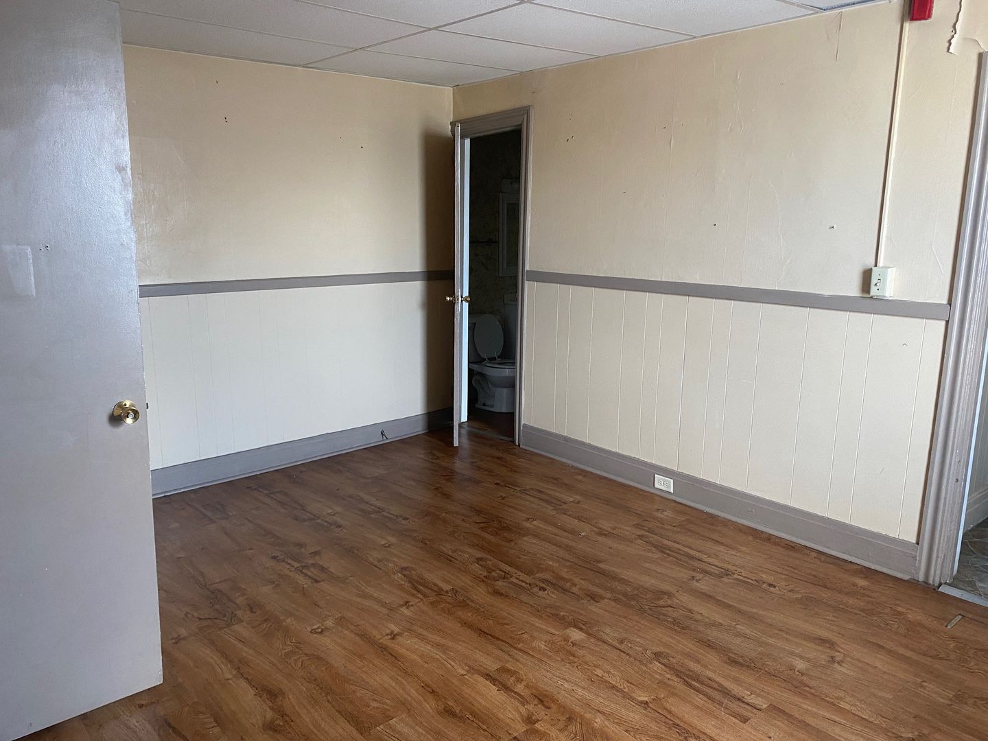 Lebanon Apartment: 523 Walnut St