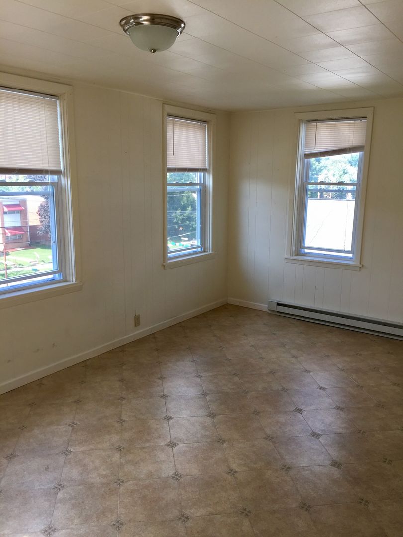 Lancaster Apartment: 1250 Wabank Road