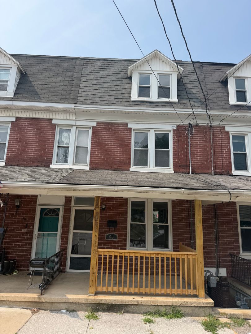 Red Lion House: 49 W. Gay St.
