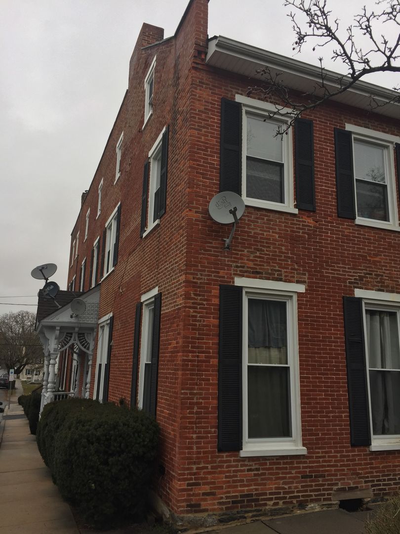 Mount Joy Apartment: 3 North High Street