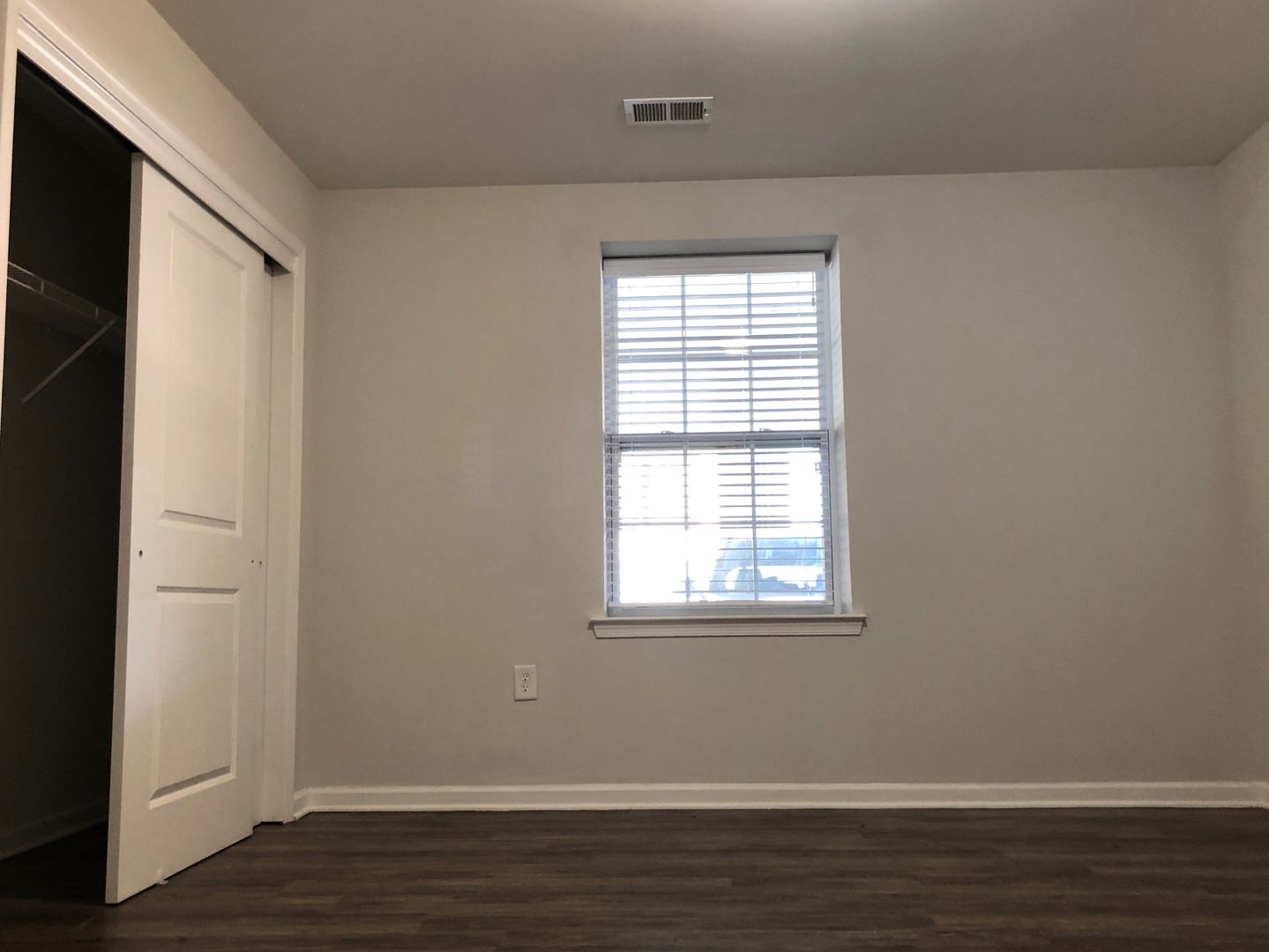 Elizabeth Apartment: 406 Westminster Avenue