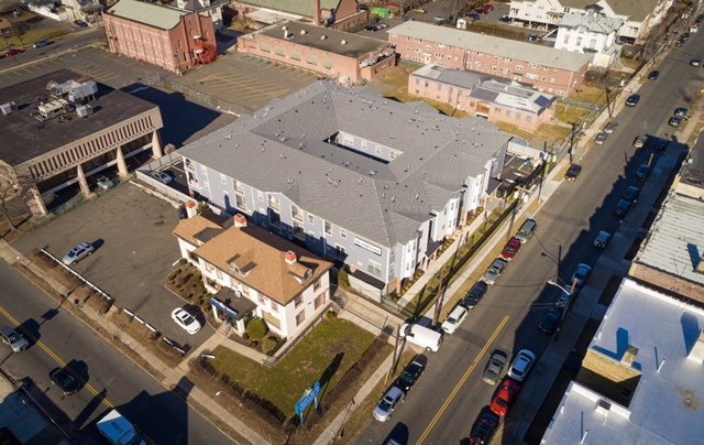 Elizabeth Apartment: 406 Westminster Avenue