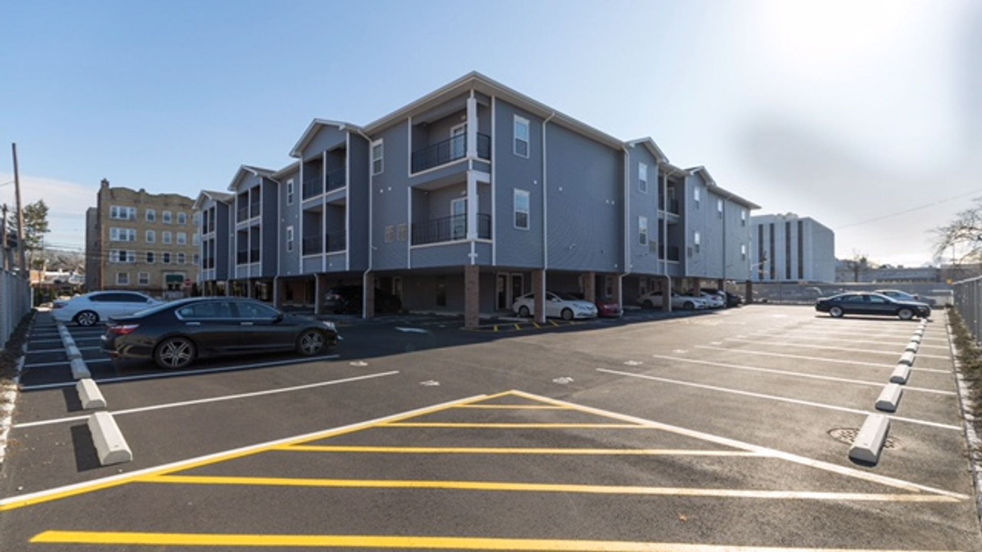 Elizabeth Apartment: 406 Westminster Avenue