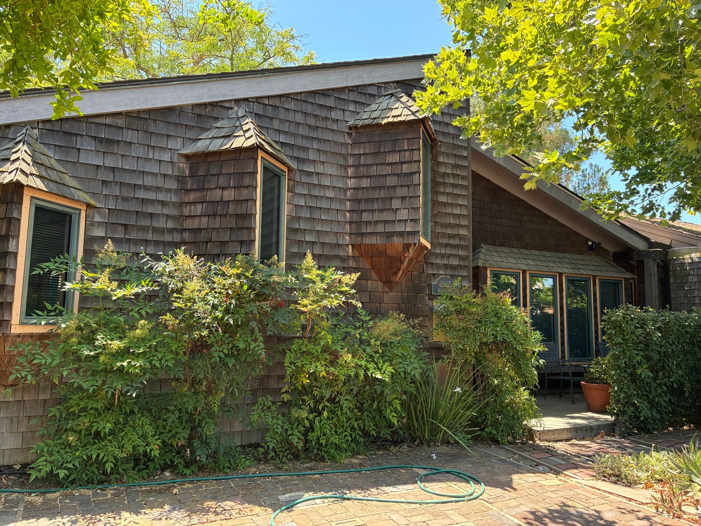 Davis House: 2125 Bueno Drive