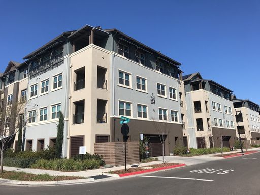 Beautiful 2 bedroom/2.5 bath unit at the Cannery available July 25th – photo 1