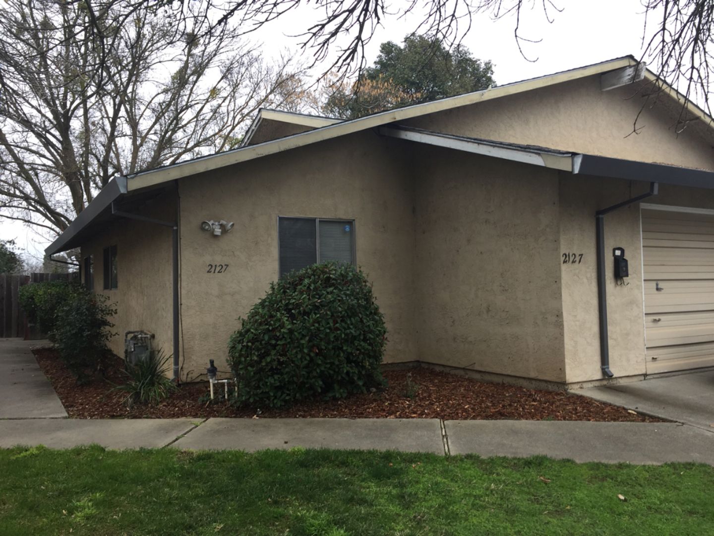 Davis Apartment: 2127-2129 E. 8th Street