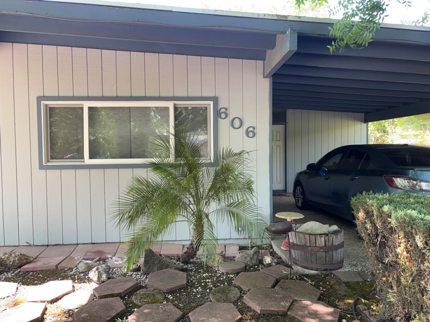 Davis House: 606 Isla