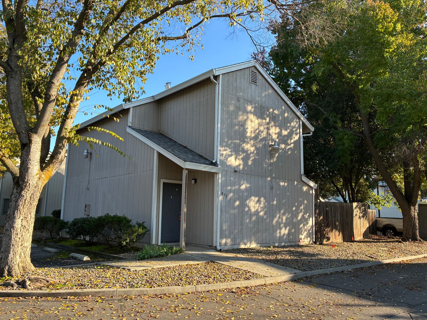Davis Apartment: 857 Adams Terrace