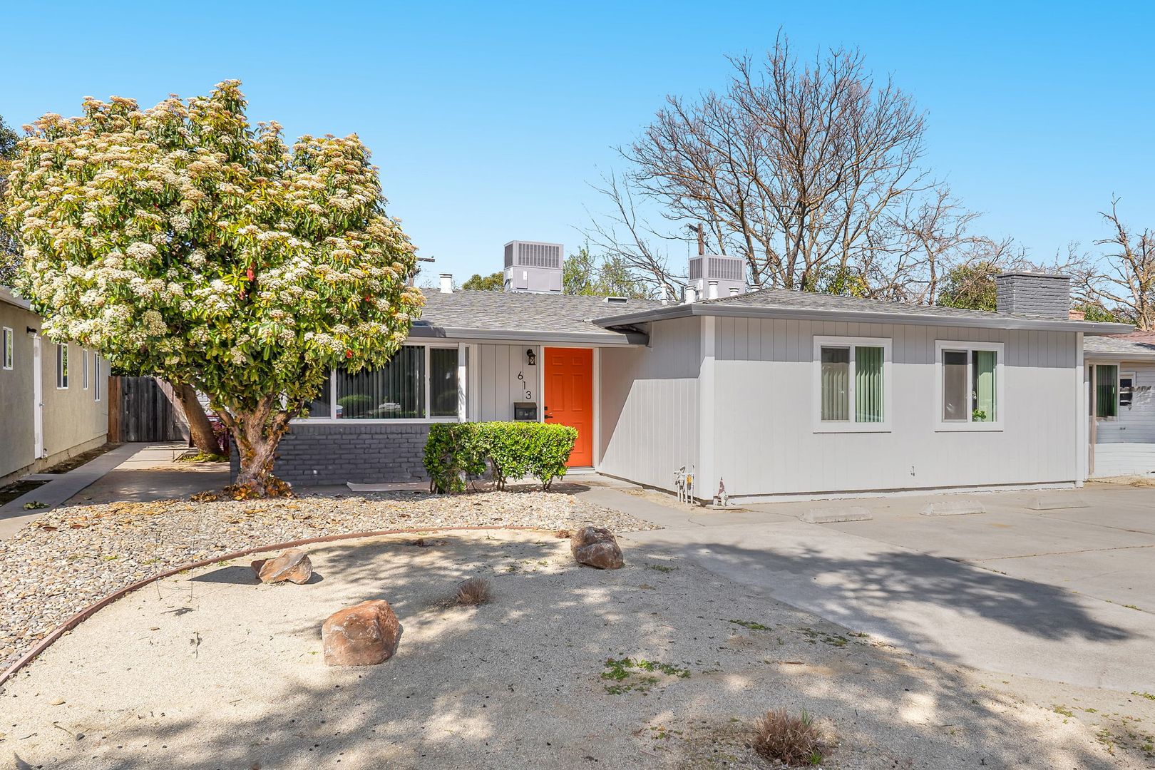 Davis Apartment: 611-613 Russell Boulevard