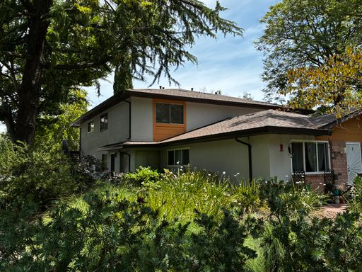 2 bedroom 1 bath upstairs 4-Plex unit – photo 1