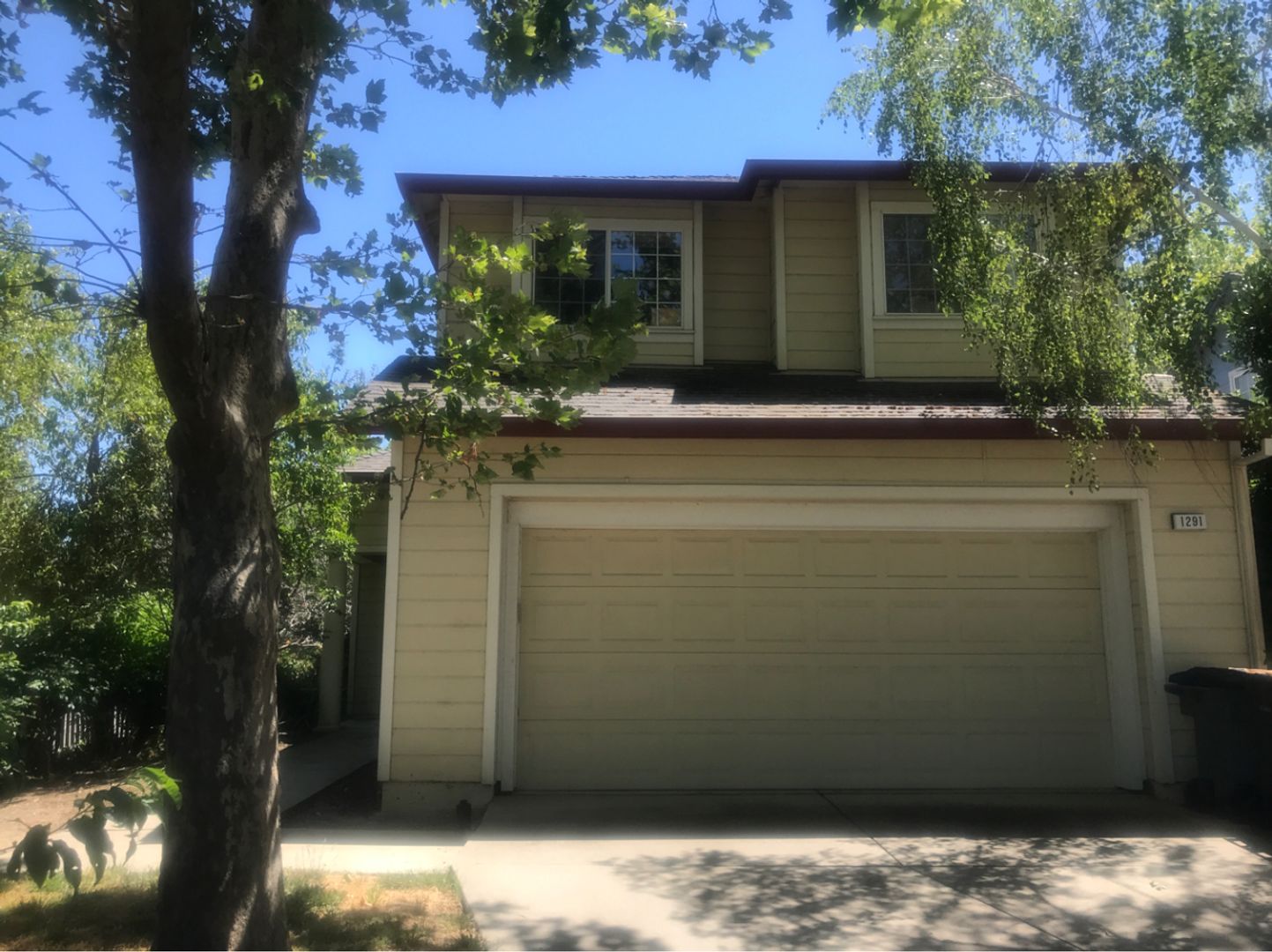 Davis House: 1291 Farragut Circle