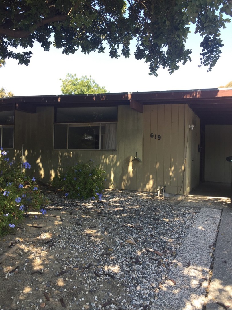 Davis House: 619 Villanova Dr