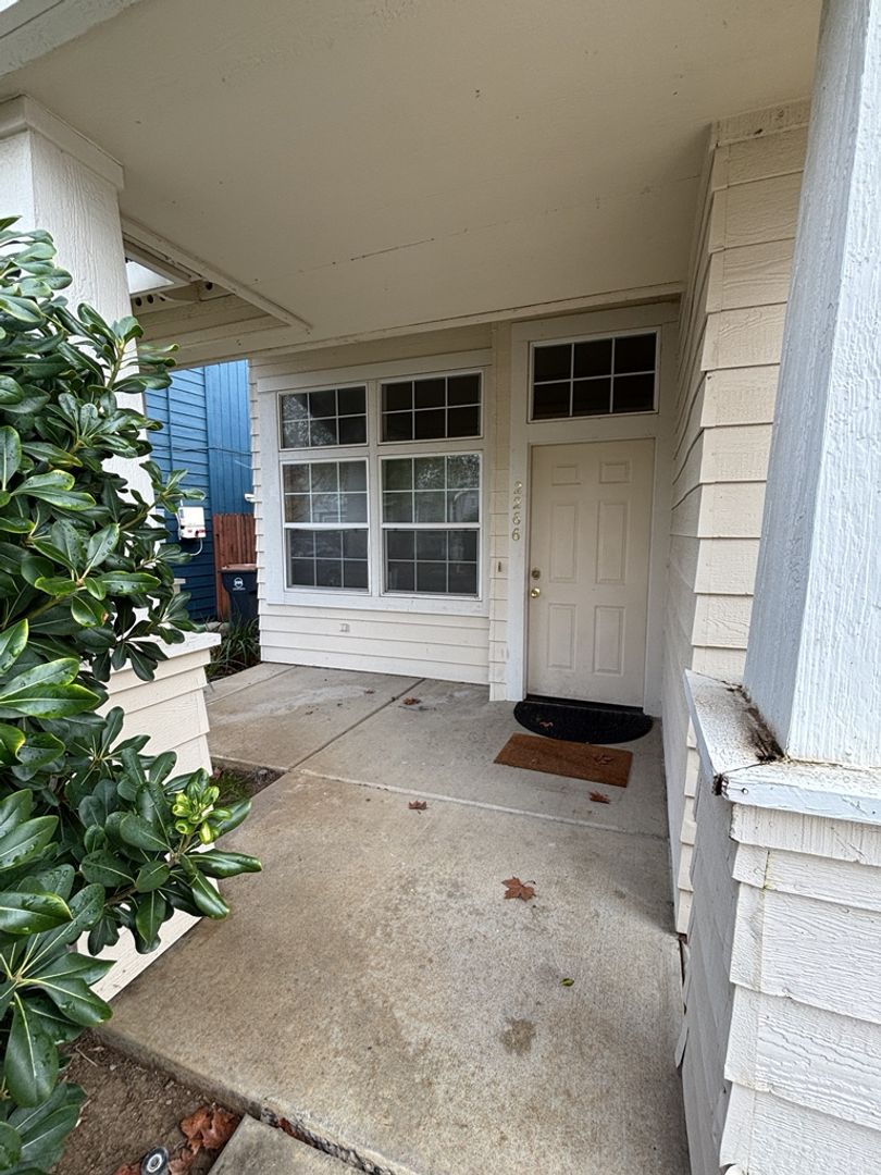 Davis House: 2266 Halsey Circle