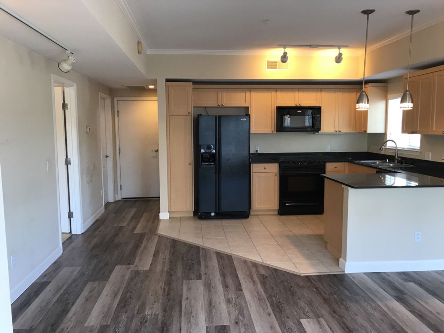 Davis Condo: 1818 Moore Blvd #235