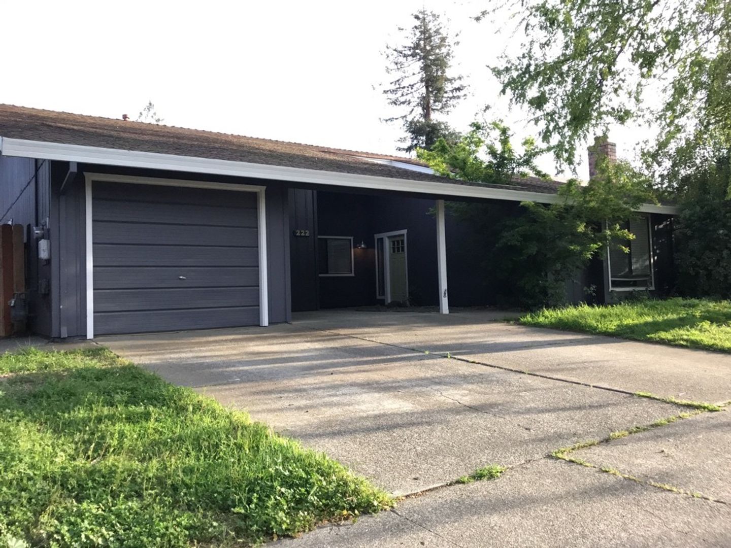 Davis House: 222 El Cajon Ave