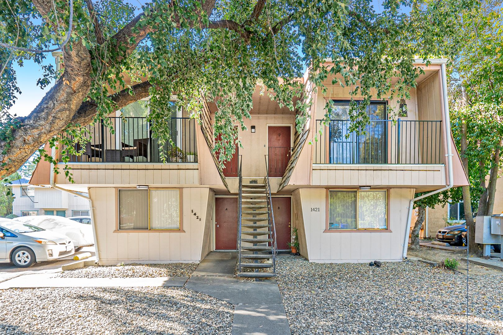 Davis Apartment: 1421 Drake Drive