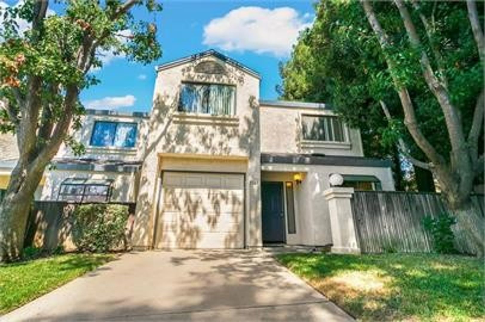 Davis House: 3141 Newport Terrace