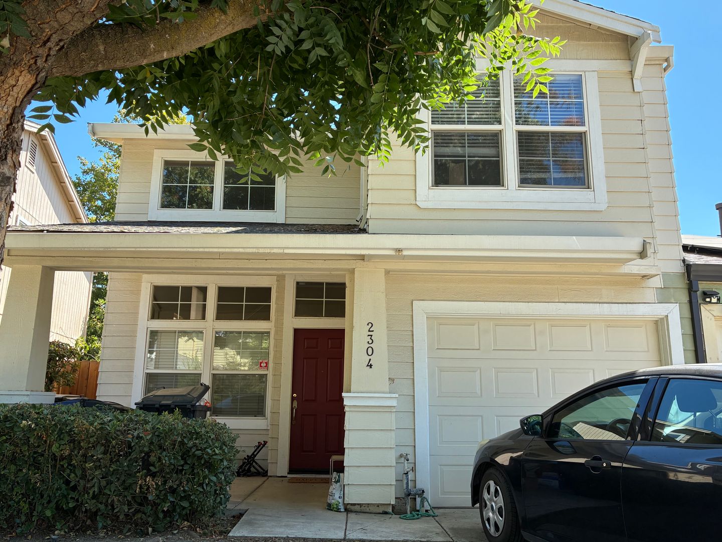 Davis House: 2304 Halsey Circle