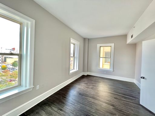 Heart of Mt Vernon 2 Bedroom 2 Bath Apartment- Renovated! – photo 1