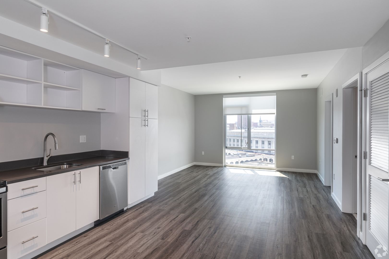 Baltimore Apartment: 20 E Lanvale St