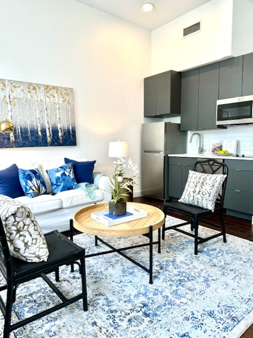 Baltimore Apartment: 207 E Redwood St Unit
