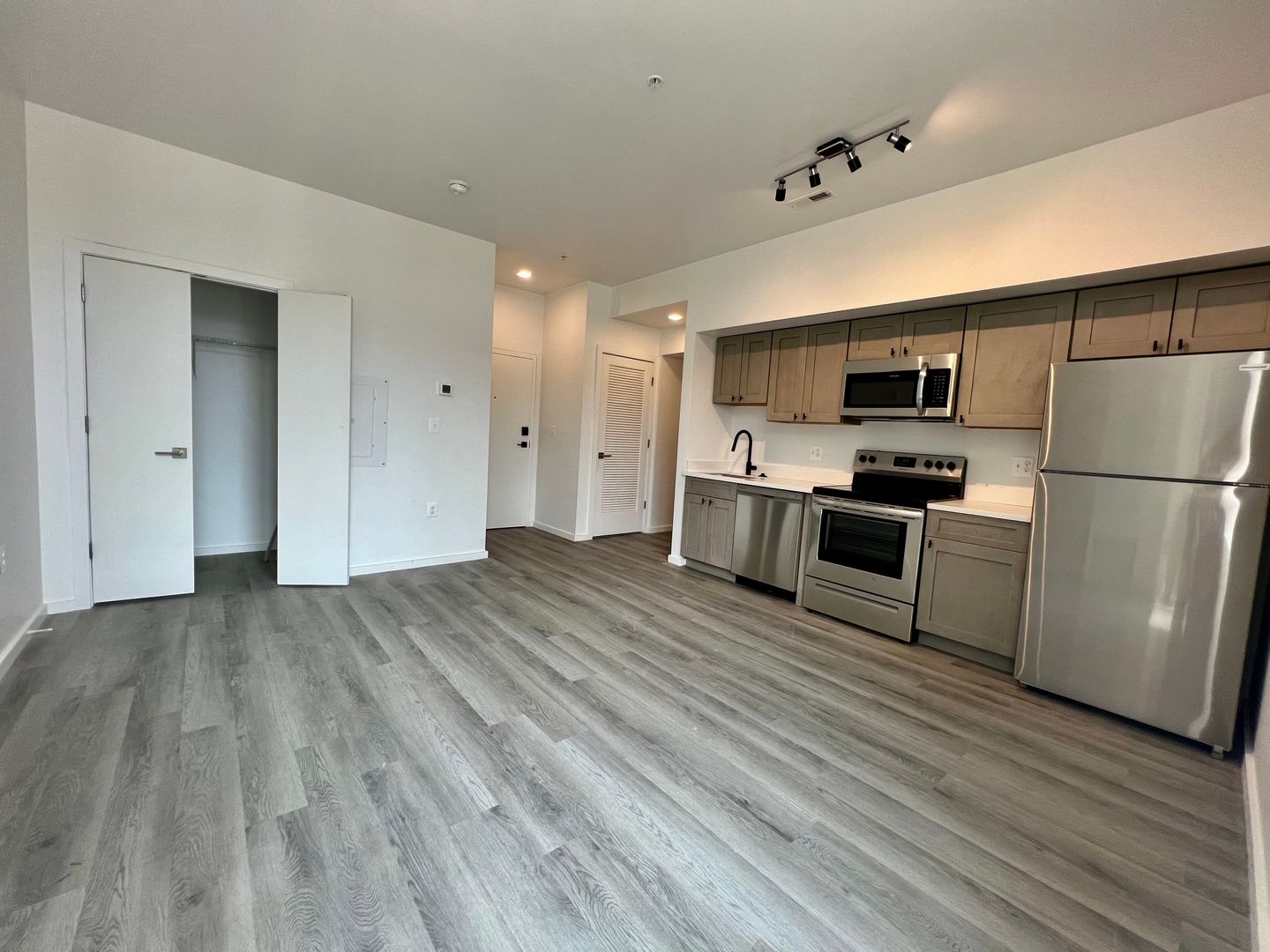 Baltimore Apartment: 725 W Pratt Street