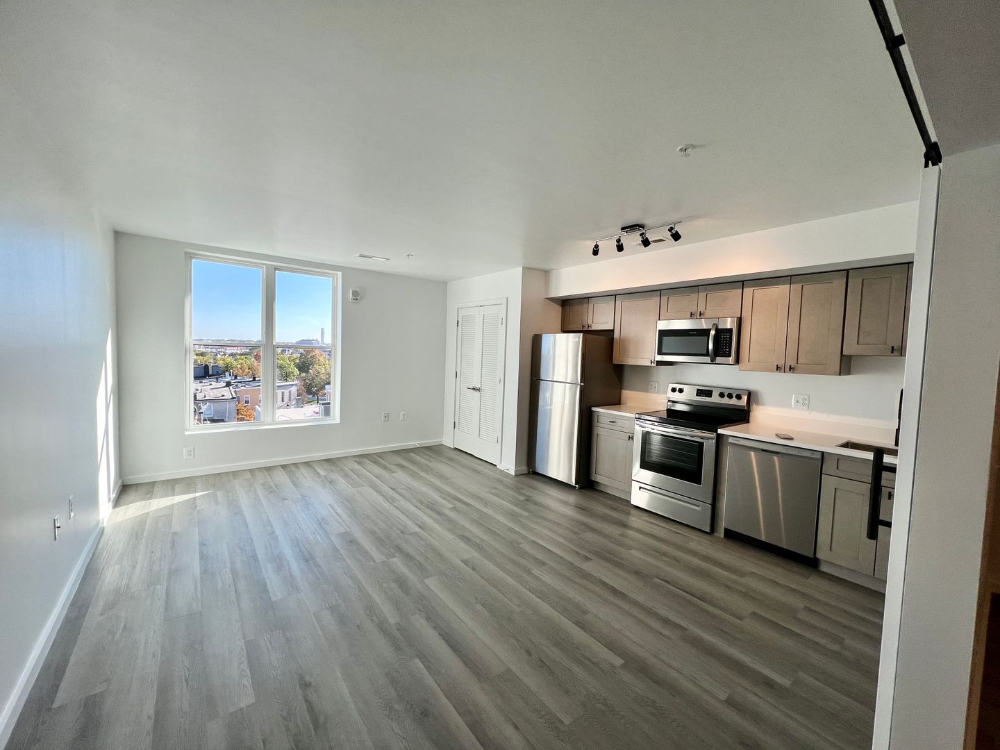 Baltimore Apartment: 725 W Pratt Street