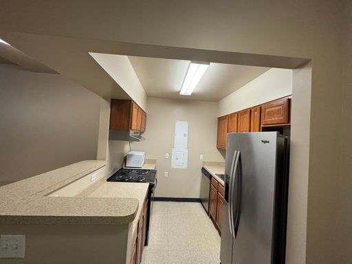 2 Bedroom suite w PRIVATE ENTRY - Heart of UMB Campus – photo 1