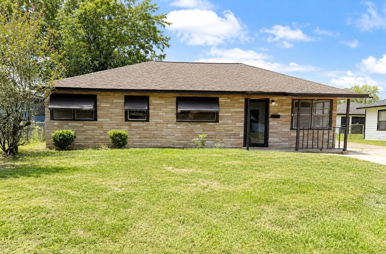 Beaumont House: 3725 W Lynwood Dr