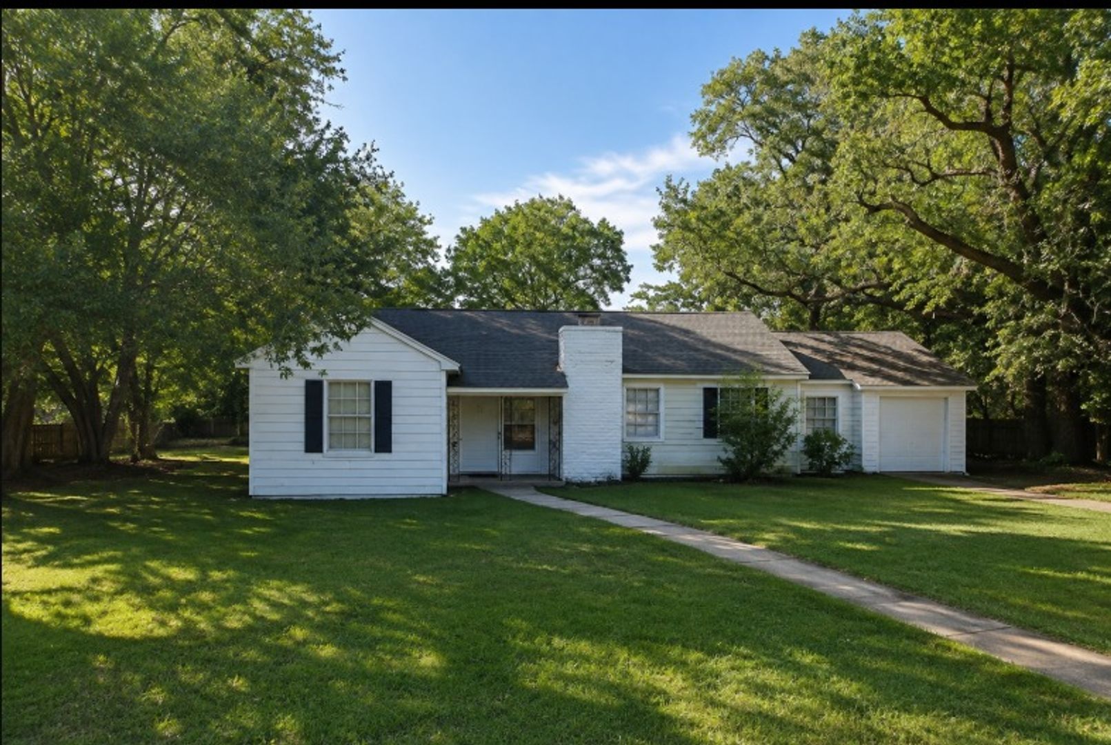Beaumont House: 2435 Beech St