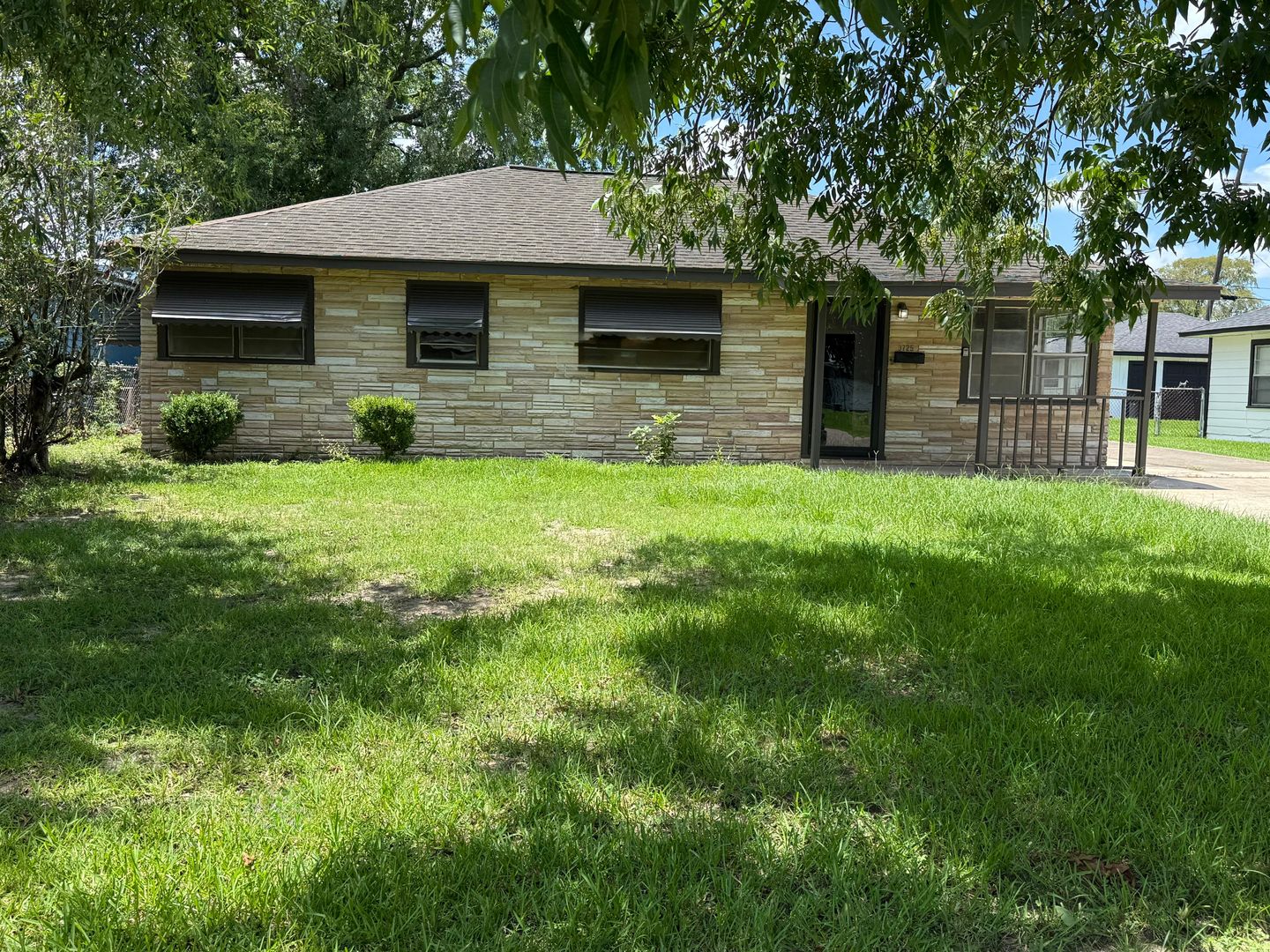 Beaumont House: 3725 W Lynwood Dr