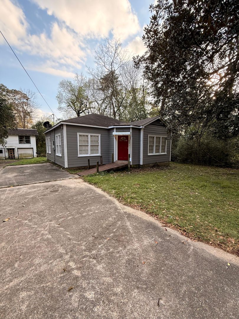 Jasper House: 603 College St