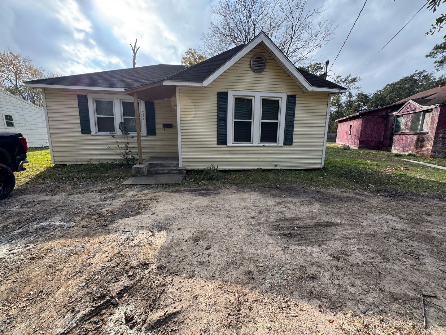 BEAUMONT, House: 4325 WOODLAWN AVE