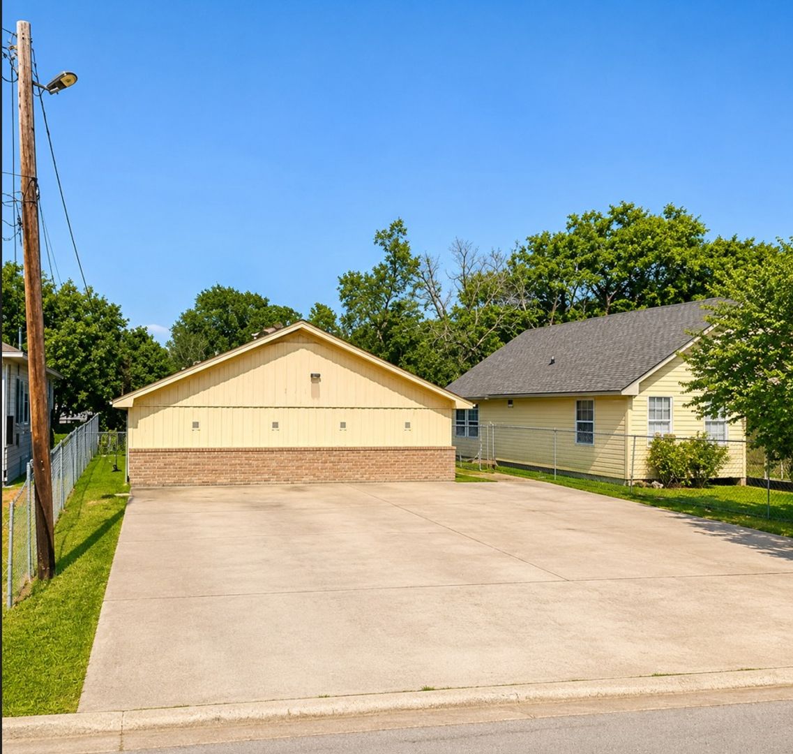 Beaumont Apartment: 580 Campus St