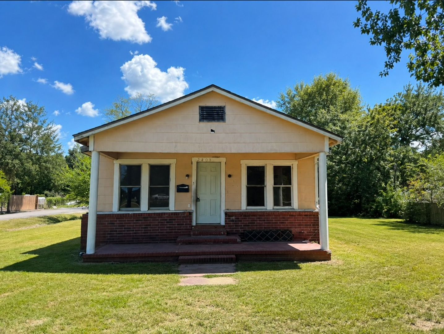 Beaumont House: 2405 Primrose St