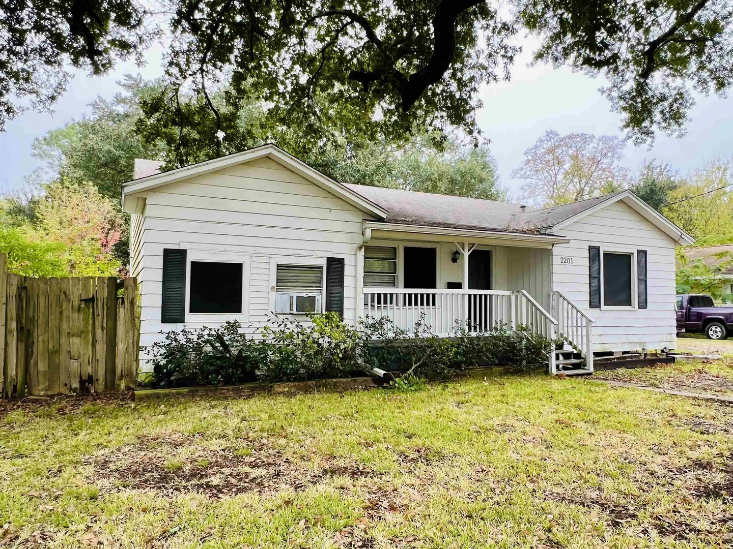 Nederland House: 2201 Ave G