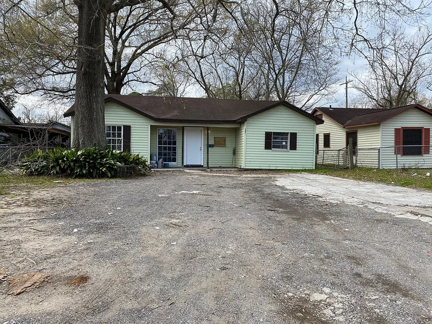 Beaumont House: 3875 Lynnwood Dr