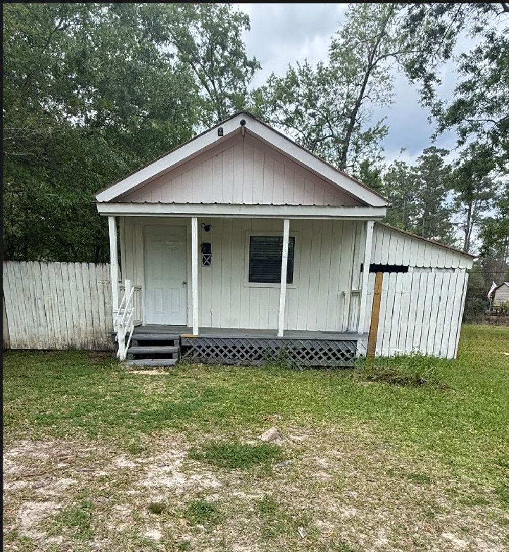 Orange, House: 2795 Dennis St