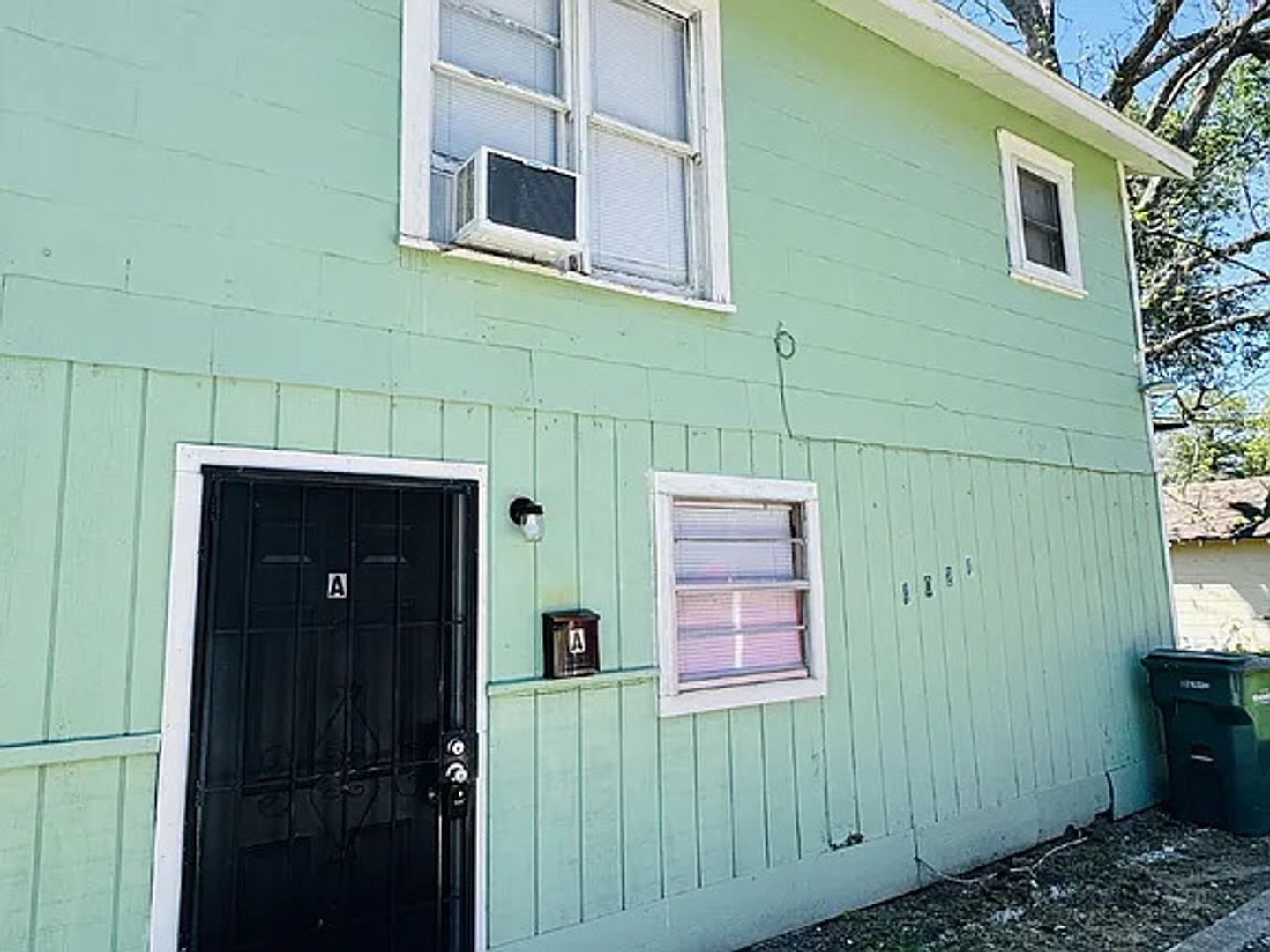 Beaumont Apartment: 4030 Howard St