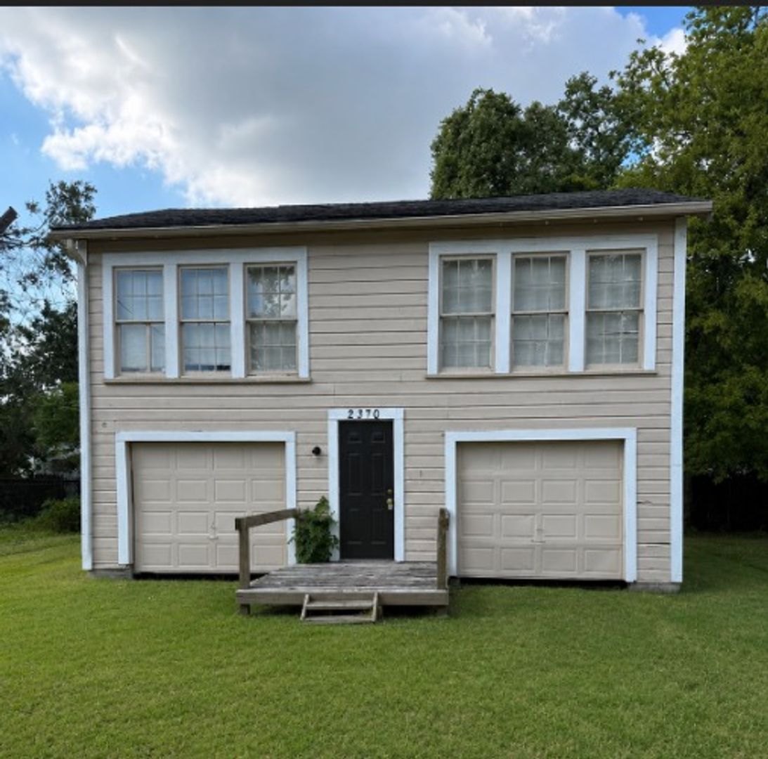 Beaumont House: 2370 Ave C