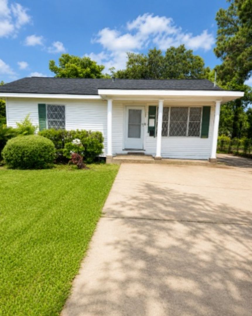 Beaumont House: 3255 Waverly St