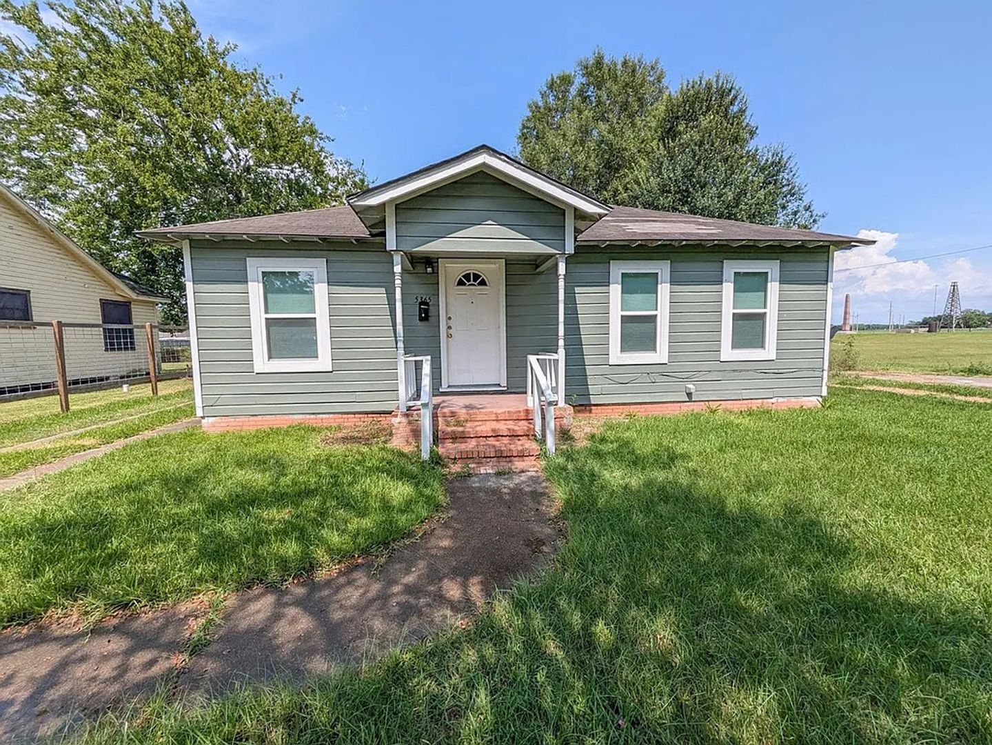 Beaumont House: 5365 E Parkway Dr
