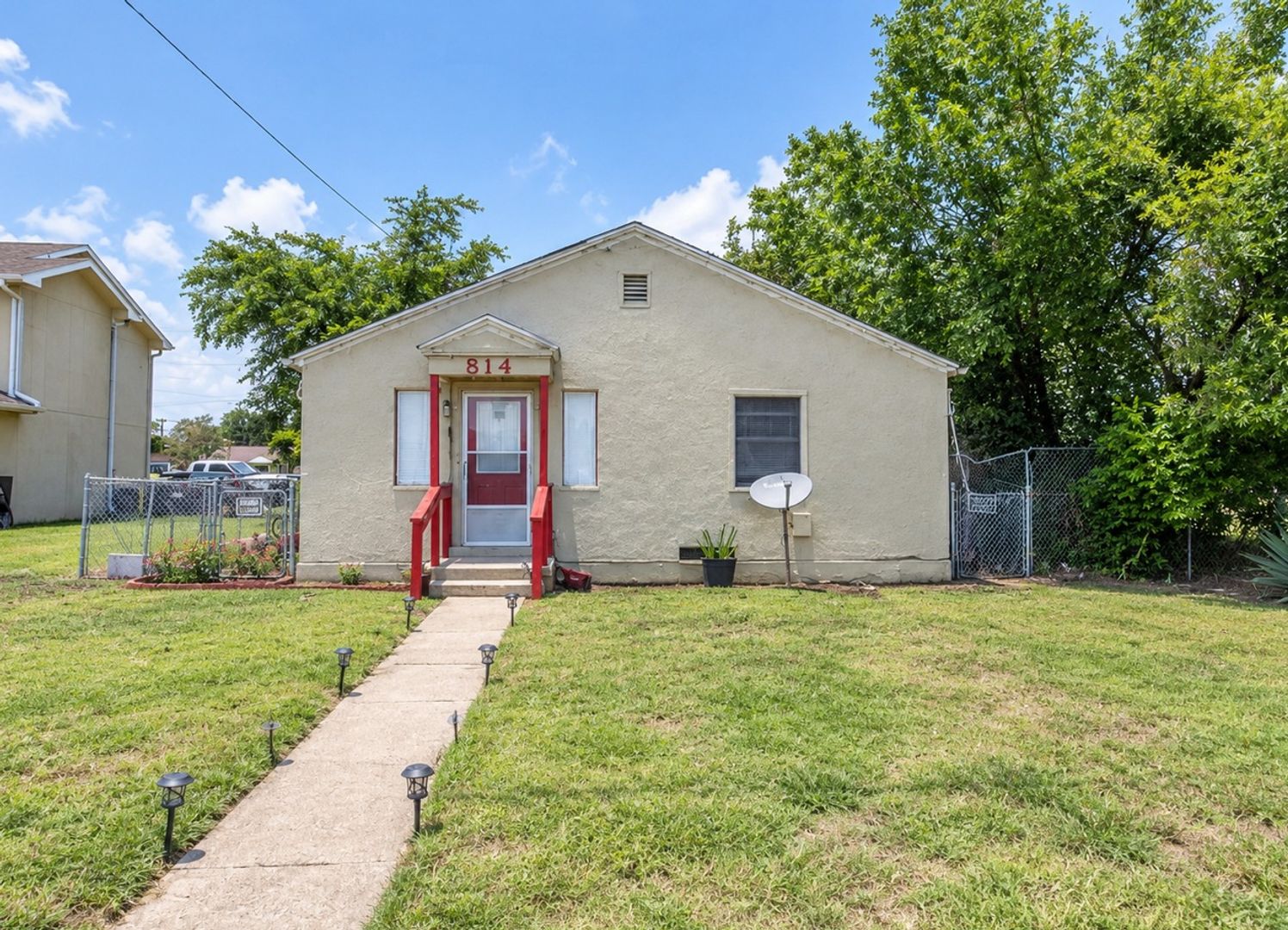 Orange House: 514 Morrell Blvd