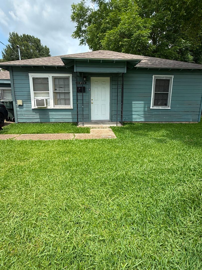 Beaumont Apartment: 4450 Dallas