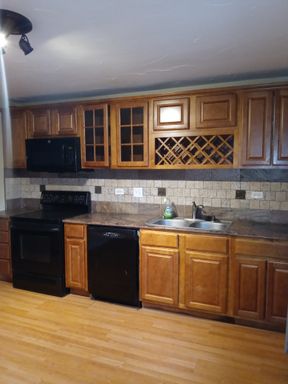 2nd Floor (2 bedroom, 2 bathroom) condo – photo 1