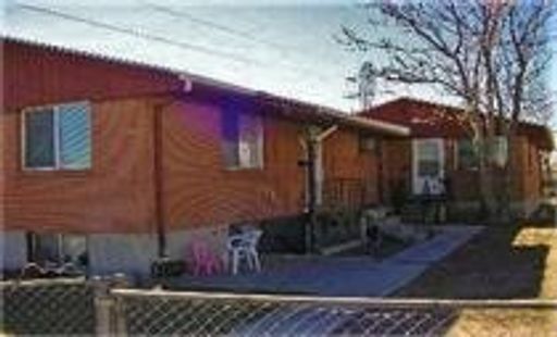 2 Bed 1 Bath Triplex with washer/dryer hookups close to Garfield Park – photo 1