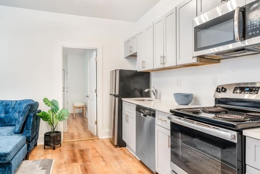 Renovated 1 Bedroom Apartment – photo 1