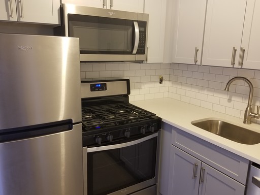 Newly Renovated 2 Bedroom Apartment, Great Location! – photo 1