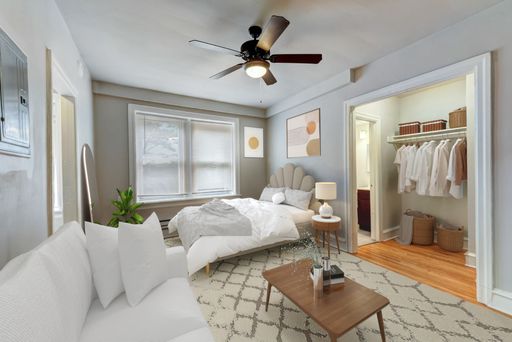 Recently Renovated Studio! Stainless Steel, hardwoods, etc. – photo 1