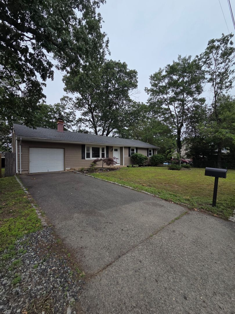 Beachwood House: 744 Cable Ave